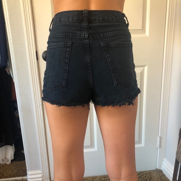 High waisted distressed black shorts - Picture 2 of 4